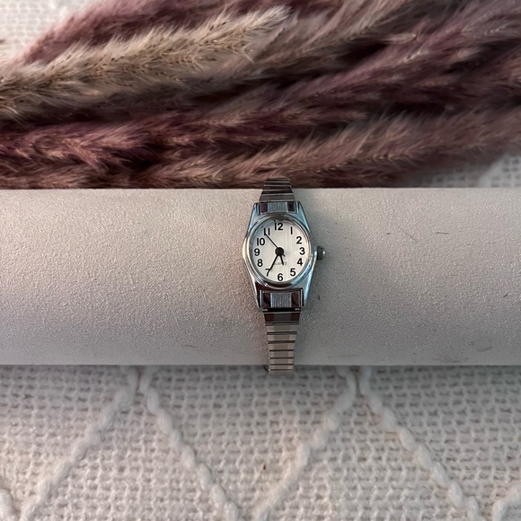 Vintage Silver Quartz Bracelet Watch - Picture 4 of 8